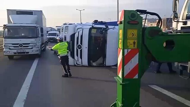 Pendik TEM Otoyolu nda feci kaza!
